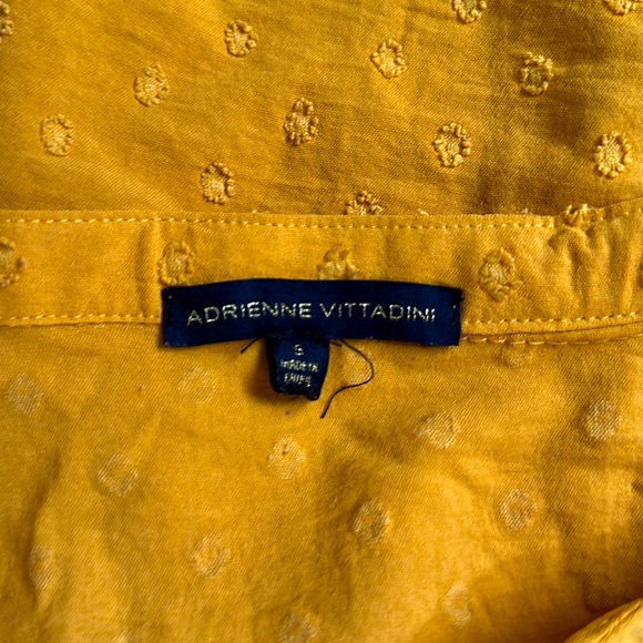 🌼 Simple Yellow Shirt Top 🌼 - Picture 3 of 3